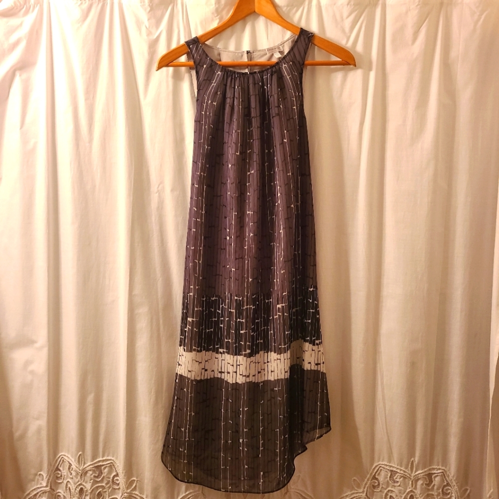 Sleeveless maternity dress